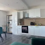 Superbe De 4 Chambres, Moderne Et Spacieux *