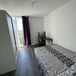 Superbe De 4 Chambres, Moderne Et Spacieux *