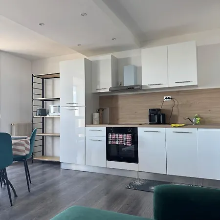 Superbe De 4 Chambres, Moderne Et Spacieux *