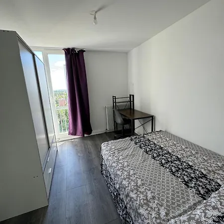 Superbe De 4 Chambres, Moderne Et Spacieux *